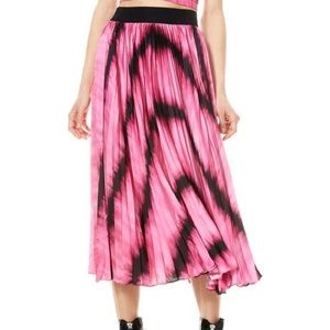 Alice + Olivia Katz Tie-dyed Pleated Satin Midi Skirt In Pink. Size 2
